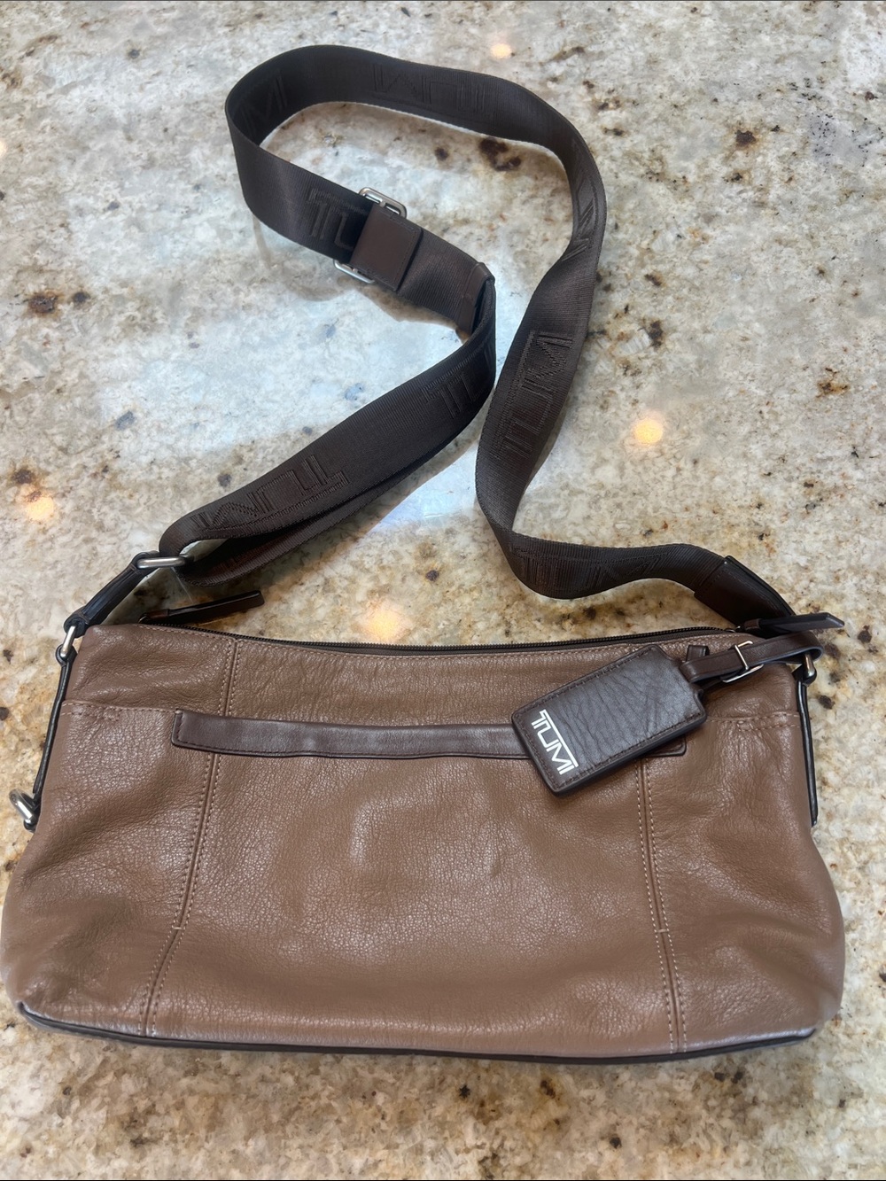 TUMI LEATHER COMO COMPACT CROSSBODY TRAVEL BAG W ADJUSTABLE STRAP TAUPE/BROWN